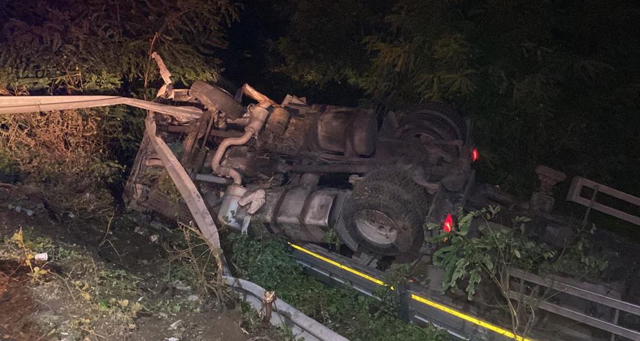 Tır takla attı, emniyet kemeri hayat kurtardı