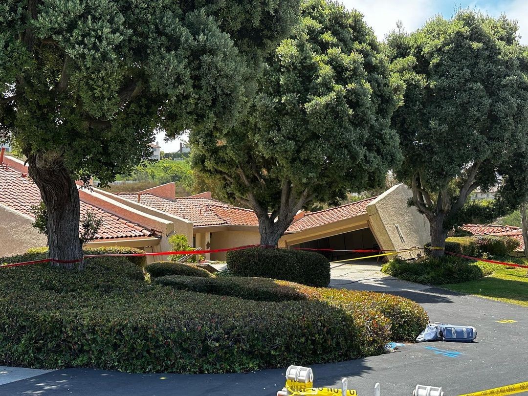 California’da toprak kayması: 12 ev yıkıldı
