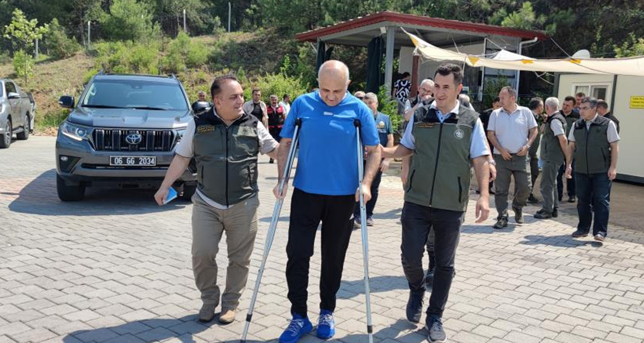 Rus pilot köye ve araçların üzerine düşmemek için göle inmek istemiş