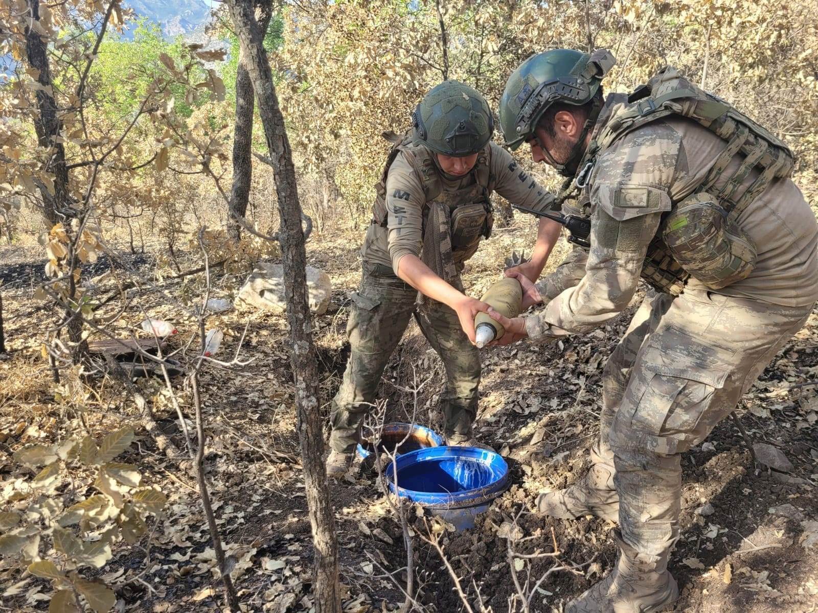 Pençe-Kilit Operasyonu’nda teröristlere ait çok sayıda silah ve mühimmat ele geçirildi