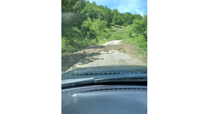 Sağanak yağış hasara yol açtı, geçici köprü 5. kez yıkıldı