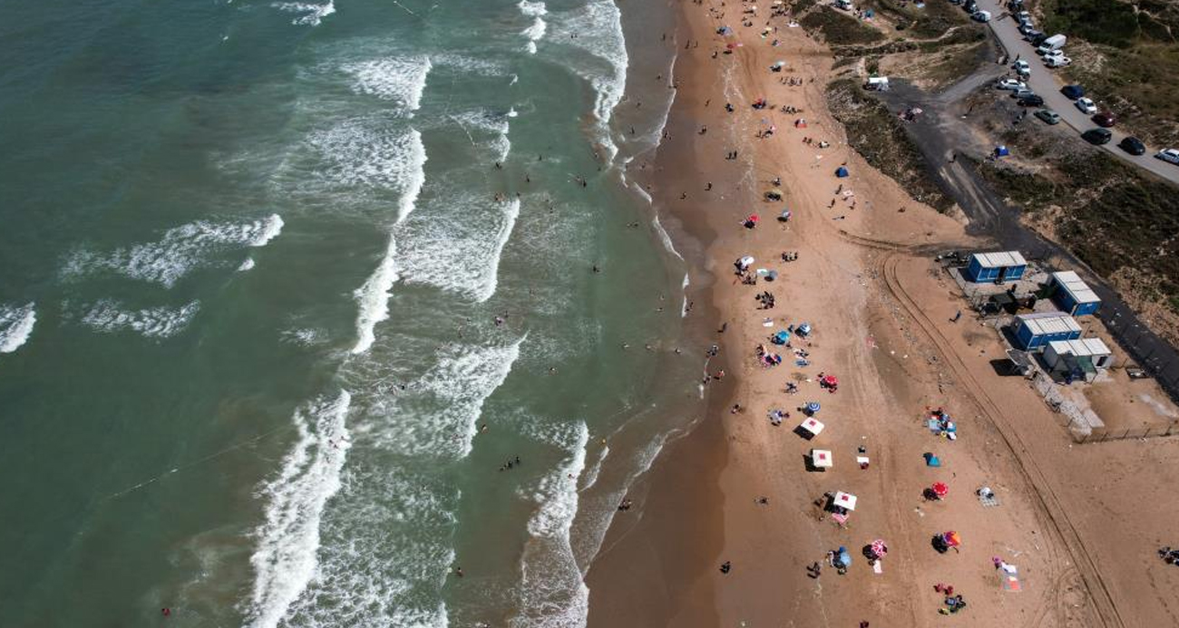 El Nino sıcakları etkisini göstermeye başladı, vatandaşlar halk plajına koştu