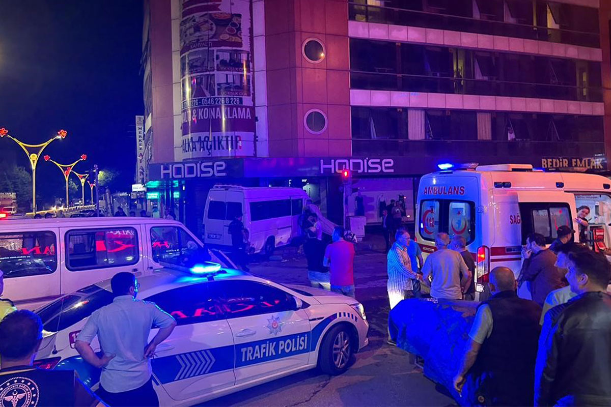 Erzincan’da trafik kazası: 3 yaralı