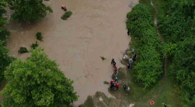 Şile’de selde mahsur kalan 2 kişi helikopter yardımıyla kurtarıldı