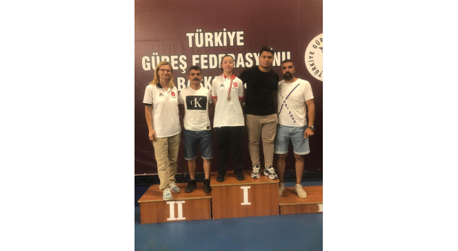 Eskişehirli sporcudan halterde gümüş madalya