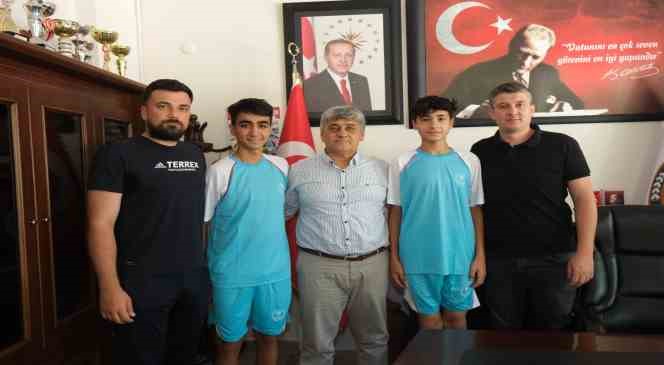 Milli takım kampına davet edilen sporculardan Başkan Çömden’e ziyaret
