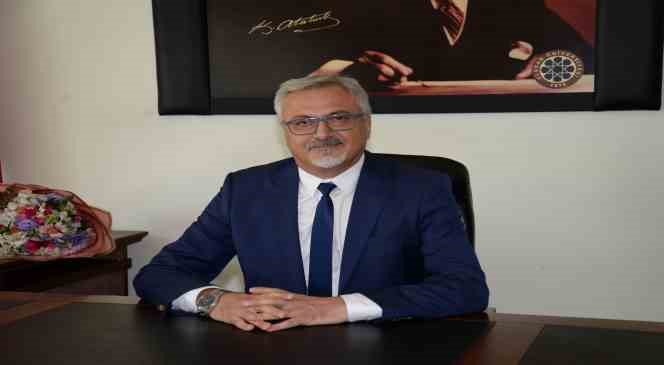 Hukuk Fakültesi’nde bayrak değişimi