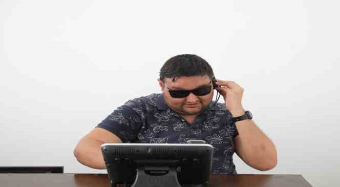 Çalıştığı kurum görme engelli Samet’in ailesi gibi oldu