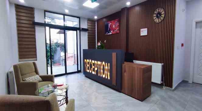 Batman’da 3 bin rakımlı Mereto Dağı eteklerine yapılan öğretmeler evi lüks otelleri aratmıyor