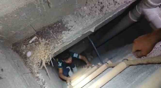 Şanlıurfa’da havalandırma boşluğuna düşen çocuk kurtarıldı