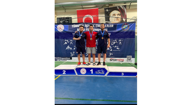 İşitme engelli güreşçilerden 2 podyum geldi