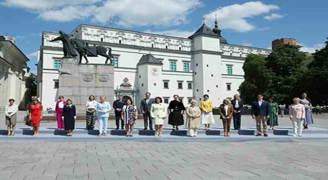 Emine Erdoğan, Litvanya’da Ukraynalı çocuk, kadın ve gençlerle buluştu