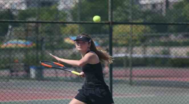 Usta raketler, şampiyonluk için ter dökecek