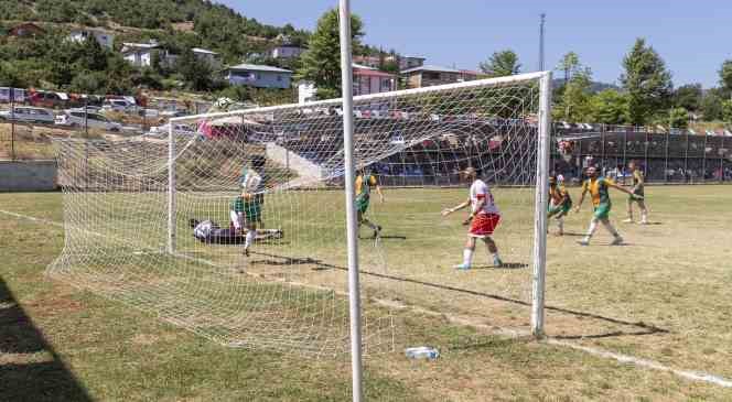 Mersin’de Geleneksek Fındıkpınarı Futbol Turnuvası başladı