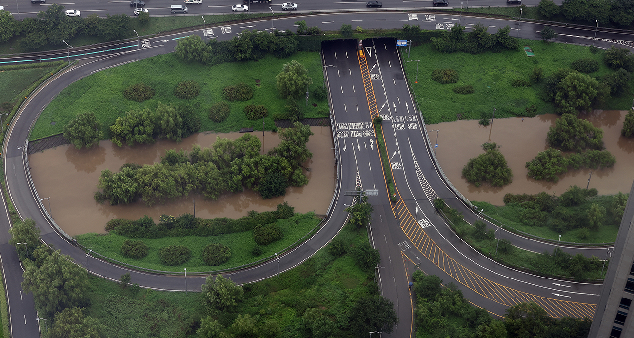 Güney Kore’de sel: 4 binden fazla ev elektriksiz kaldı