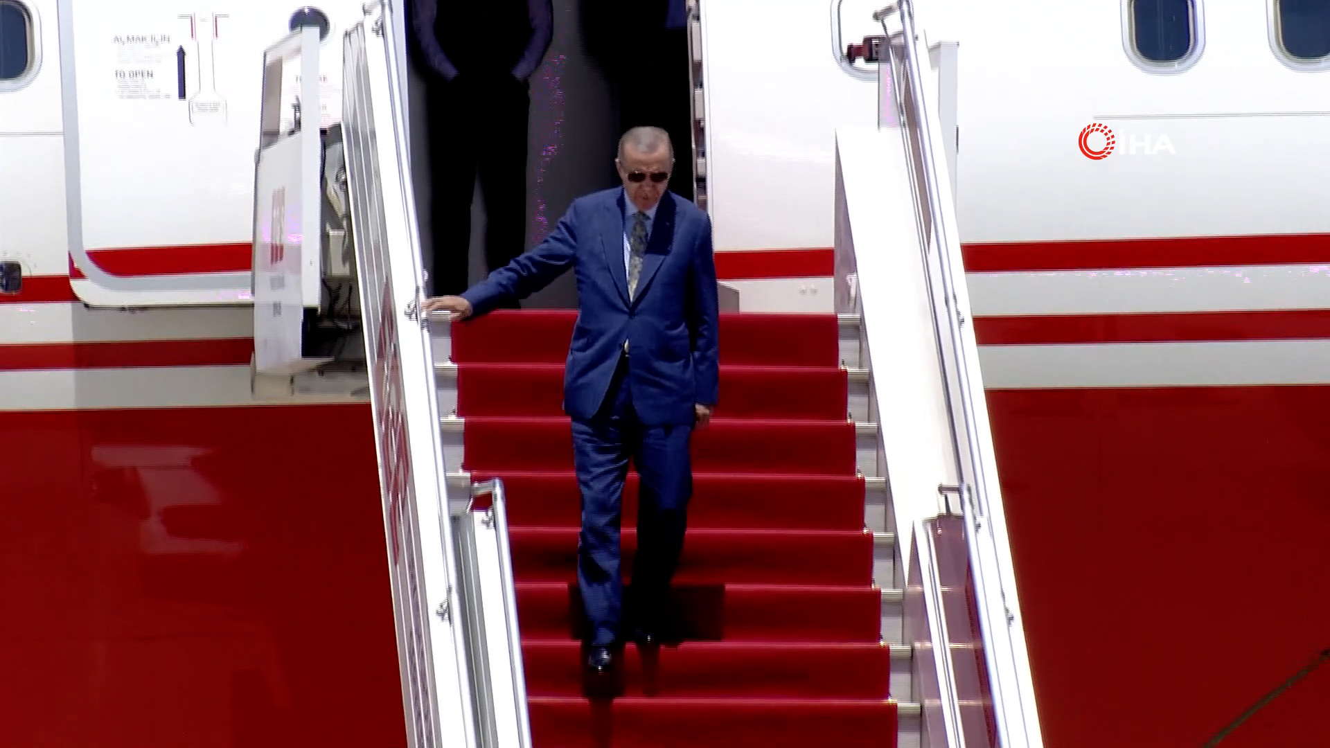 Cumhurbaşkanı Erdoğan, KKTC’de resmi törenle karşılandı