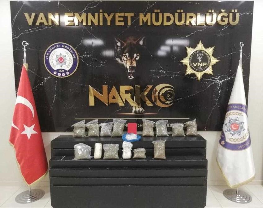 Van’da 6 kilo uyuşturucu ve bin 90 adet sentetik ecza ele geçirildi
