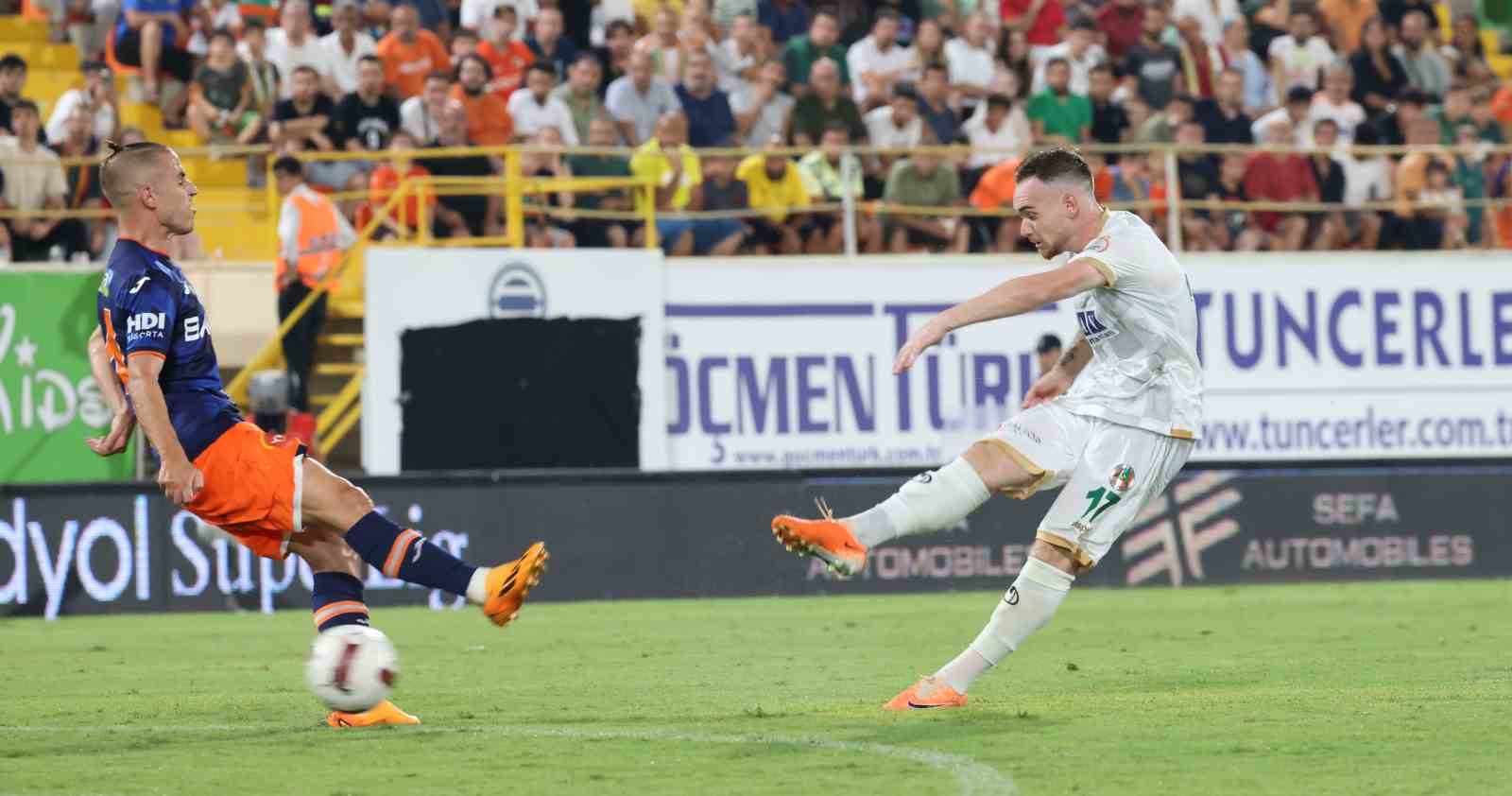Trendyol Süper Lig: Alanyaspor: 2 - Başakşehir: 0 (Maç sonucu)