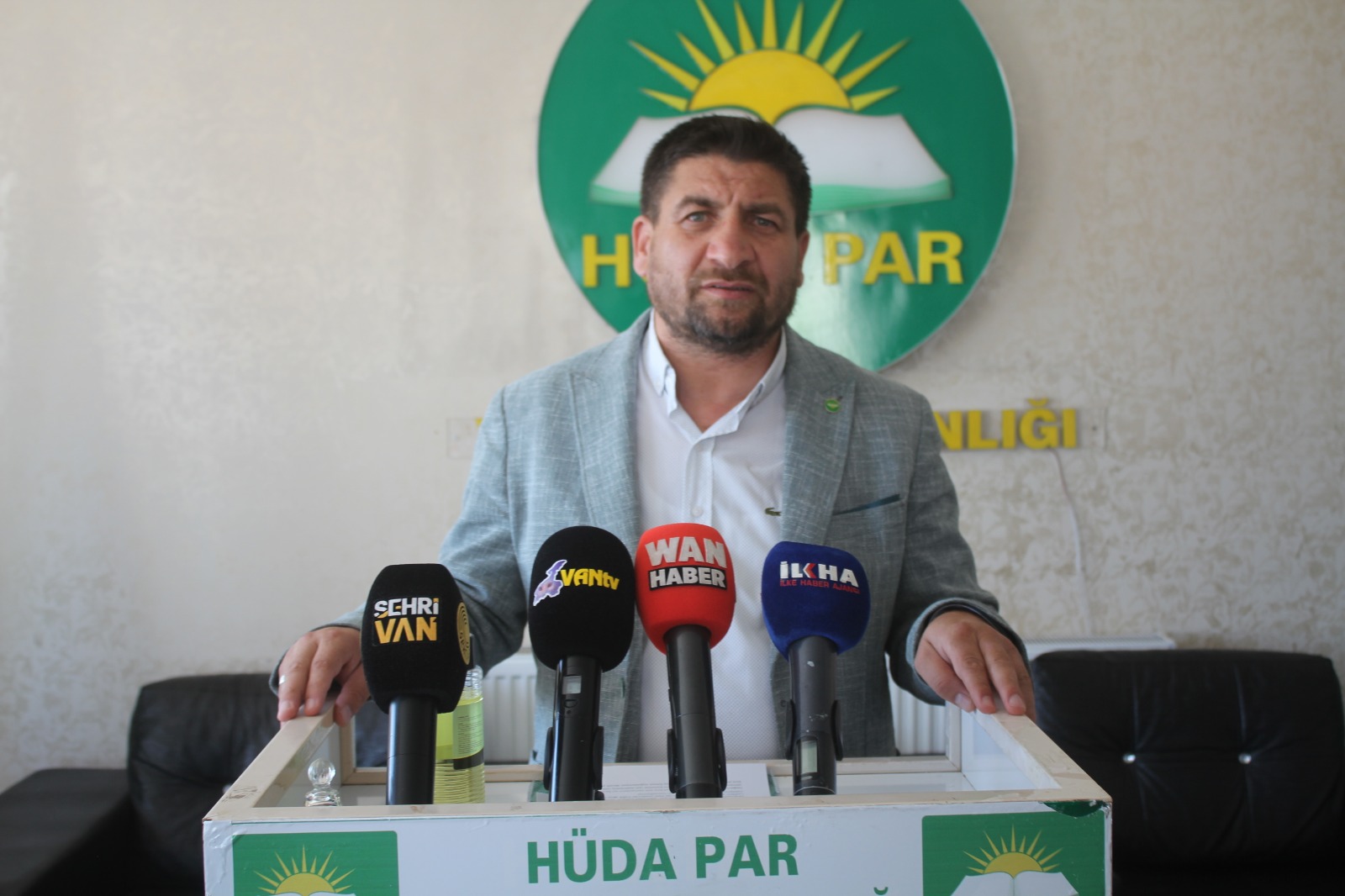 HÜDA PAR Van İl Başkan Yardımcısı Tasan ilin çözülmesini beklediği sorunlarının olduğuna dikkat çekti