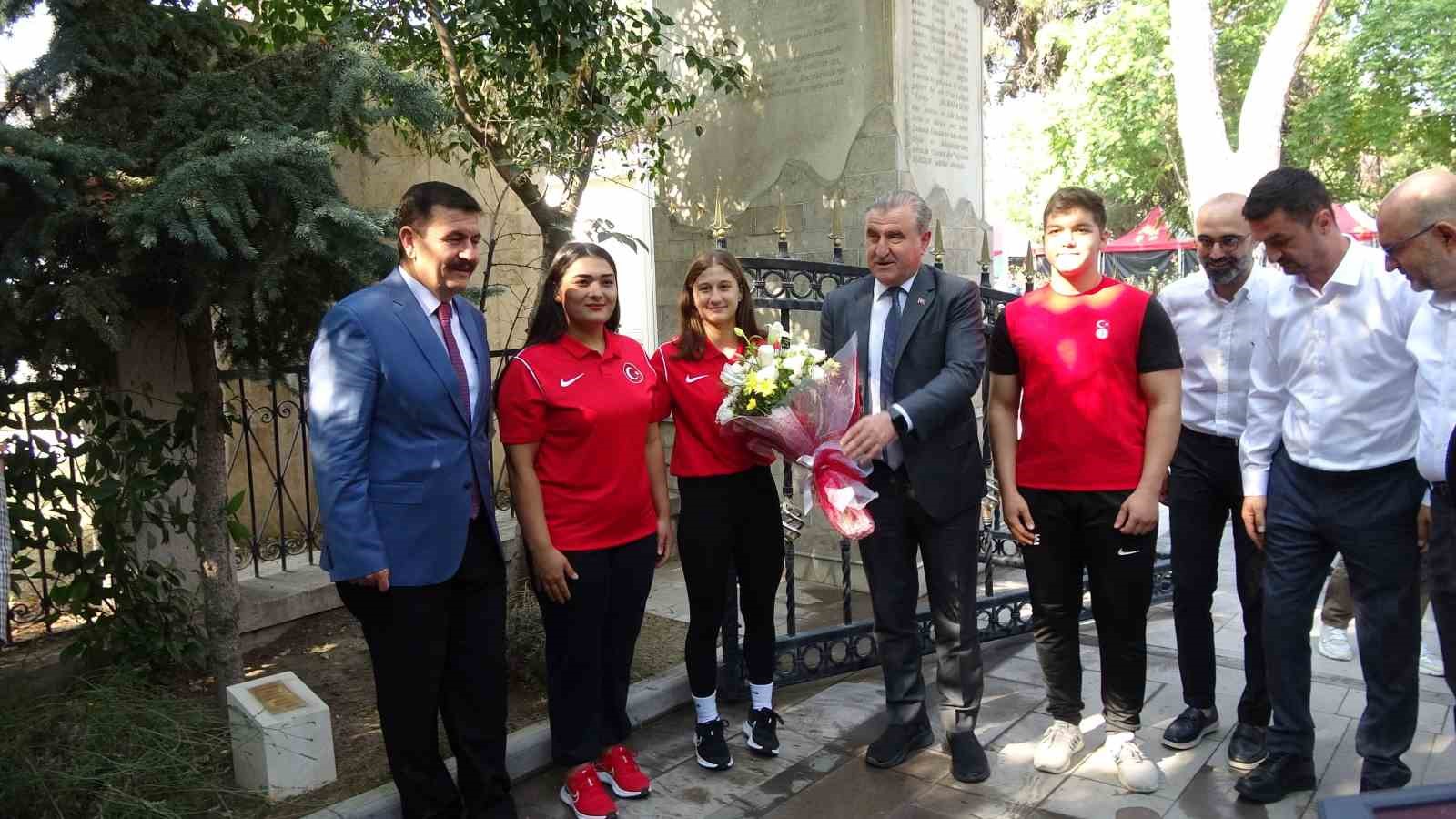 Gençlik ve Spor Bakanı Bak: “Ne yaparlarsa yapsınlar bu milletin iradesine hiç kimse ipotek koyamaz”