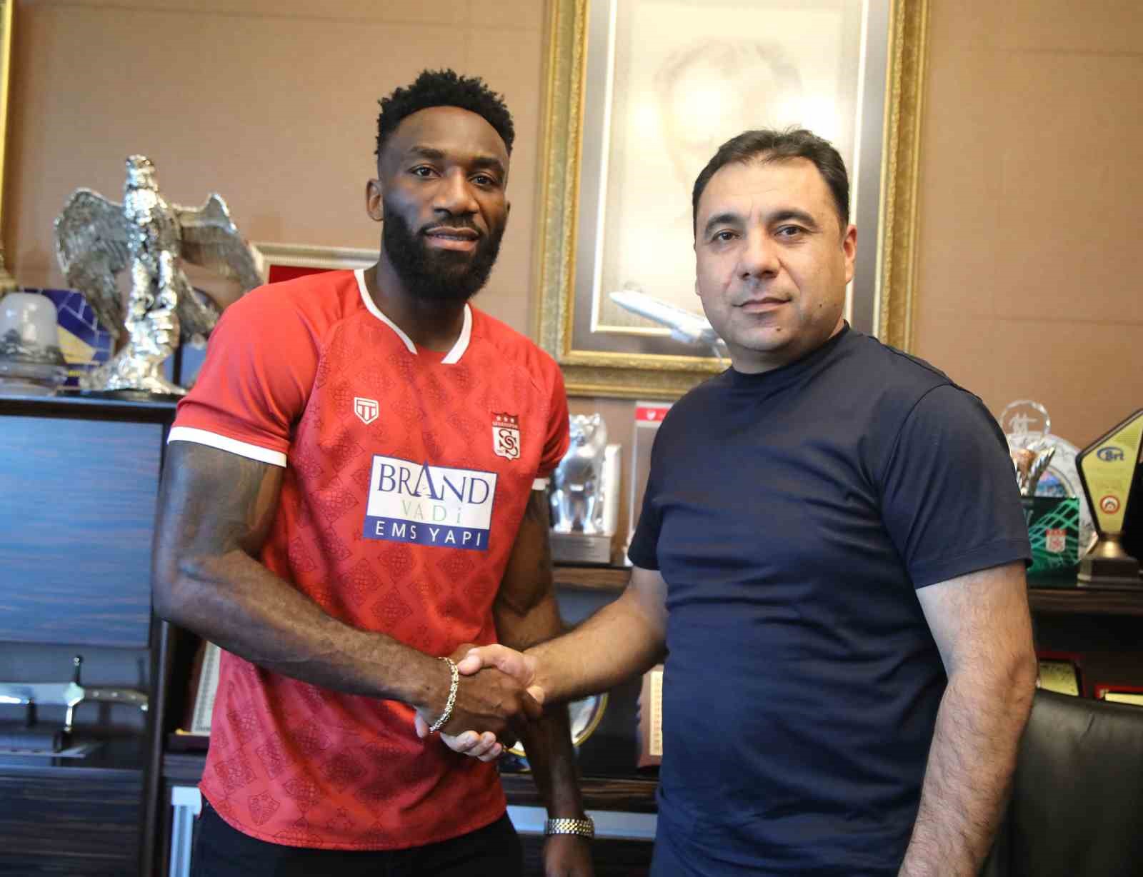 Aaron Appindangoye 1 yıl daha Sivasspor’da