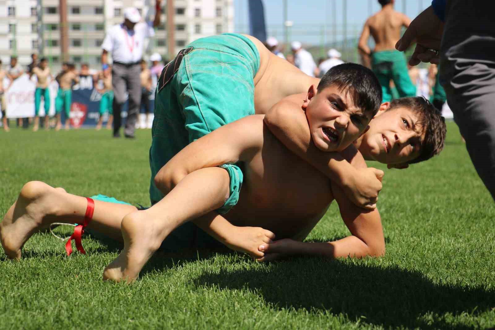 Sivas’ta Pehlivanlar er meydanına indi