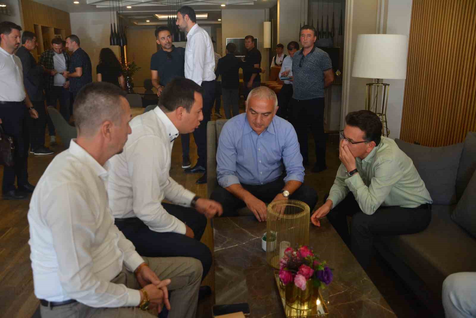 Turizm Bakanı Ersoy, Korkuteli’de muhtarları dinledi