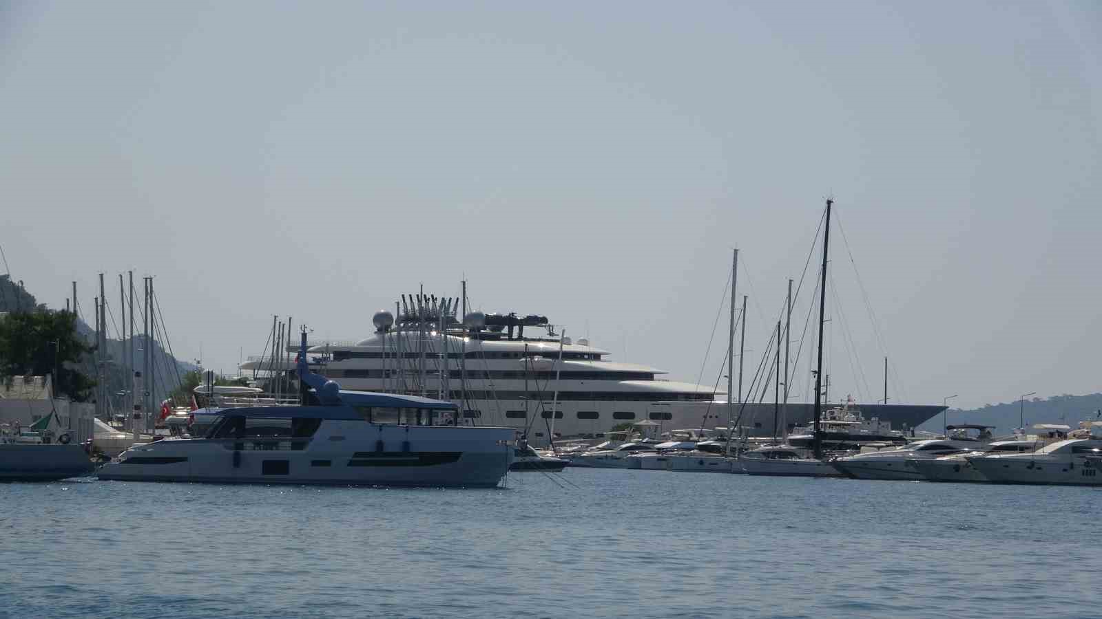 Manchester City’nin sahibi El Nahyan’ın süper yatı ’Blue’ Marmaris’e demir attı