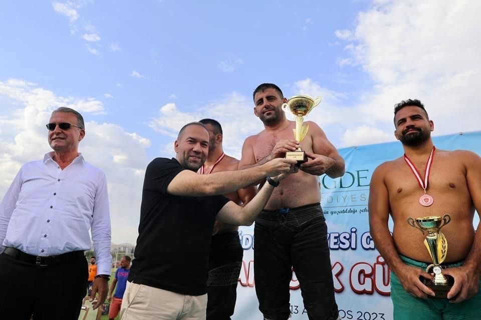 Niğde’de güreş şenliği yapıldı