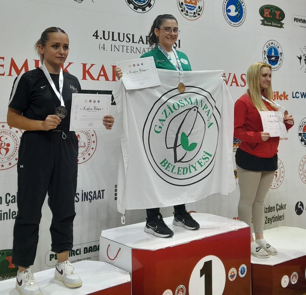 Uluslararası Gemlik Karate Turnuvası’na Gaziosmanpaşalı sporcular damga vurdu
