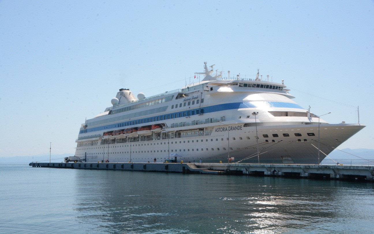 Kruvaziyer gemisi Sinop’a geldi