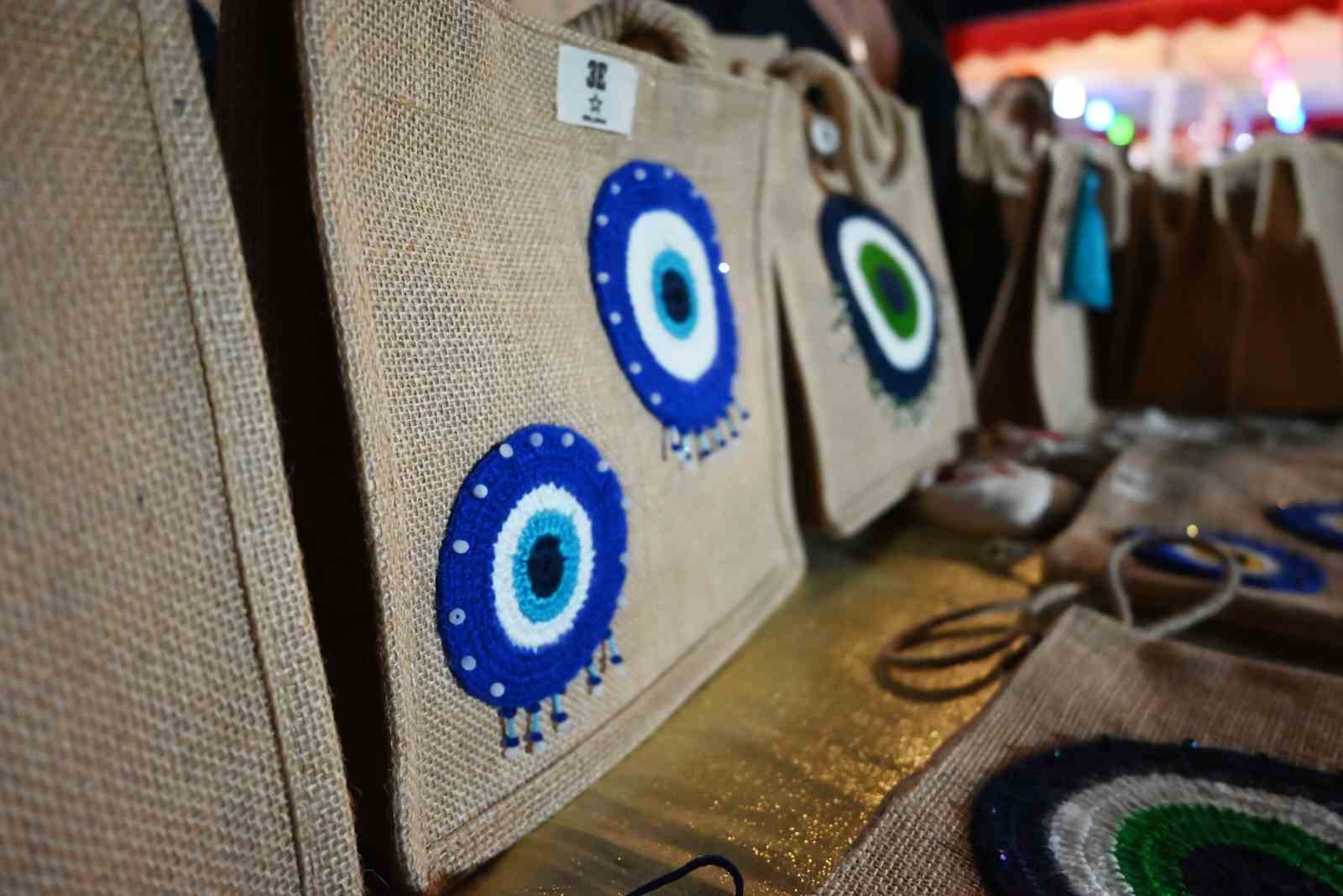 Kemer’de ev hanımları üretmeye devam ediyor