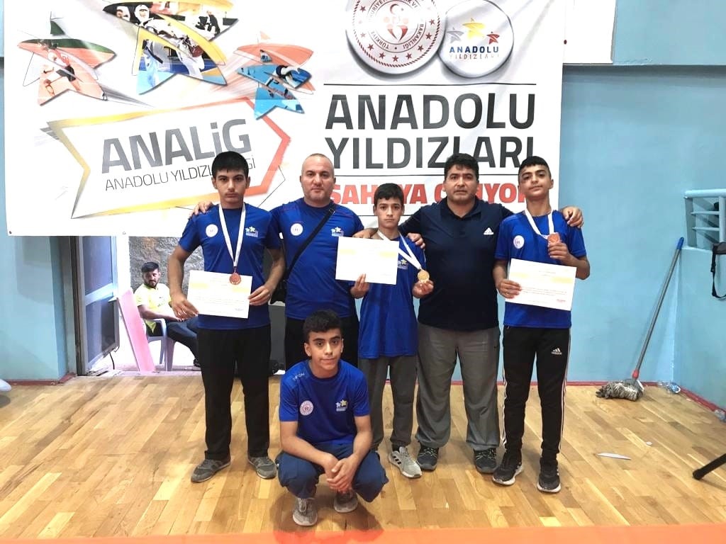 Yunusemreli güreşçiler, Yozgat’tan 3 madalya ile döndü