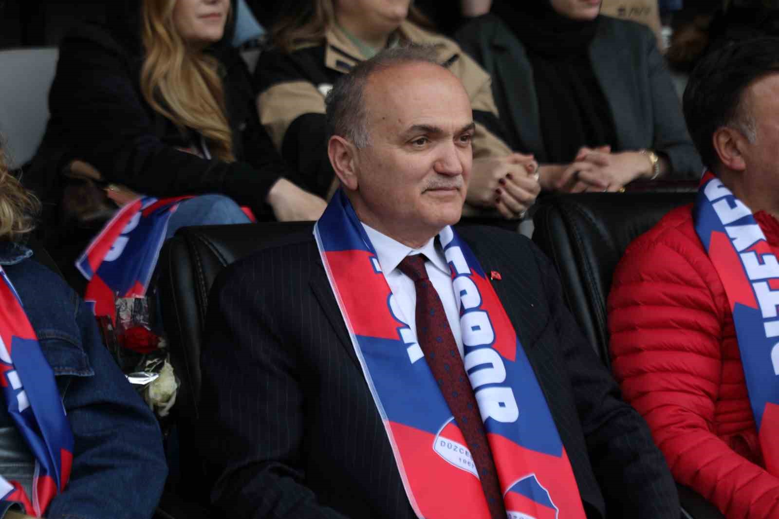 Başkan Özlü’den Düzcespor taraftara jest