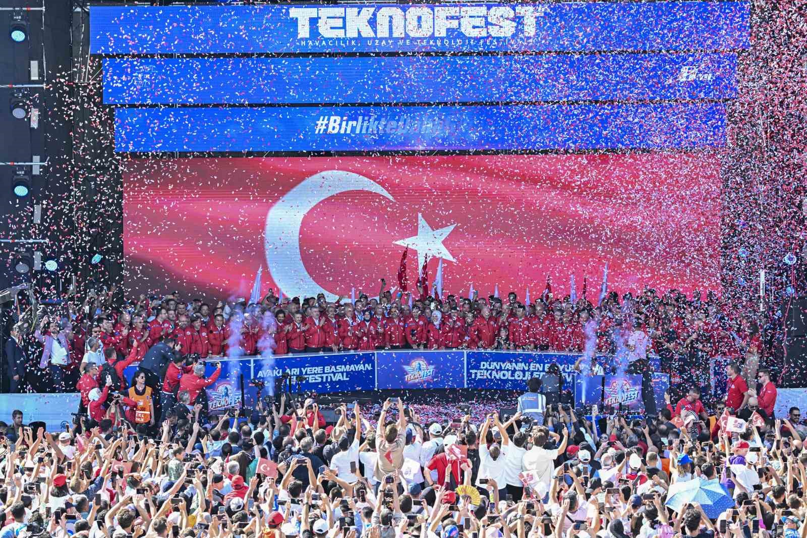 Bakan Göktaş, bakanlığın desteklediği çocuklarla TEKNOFEST’e katıldı