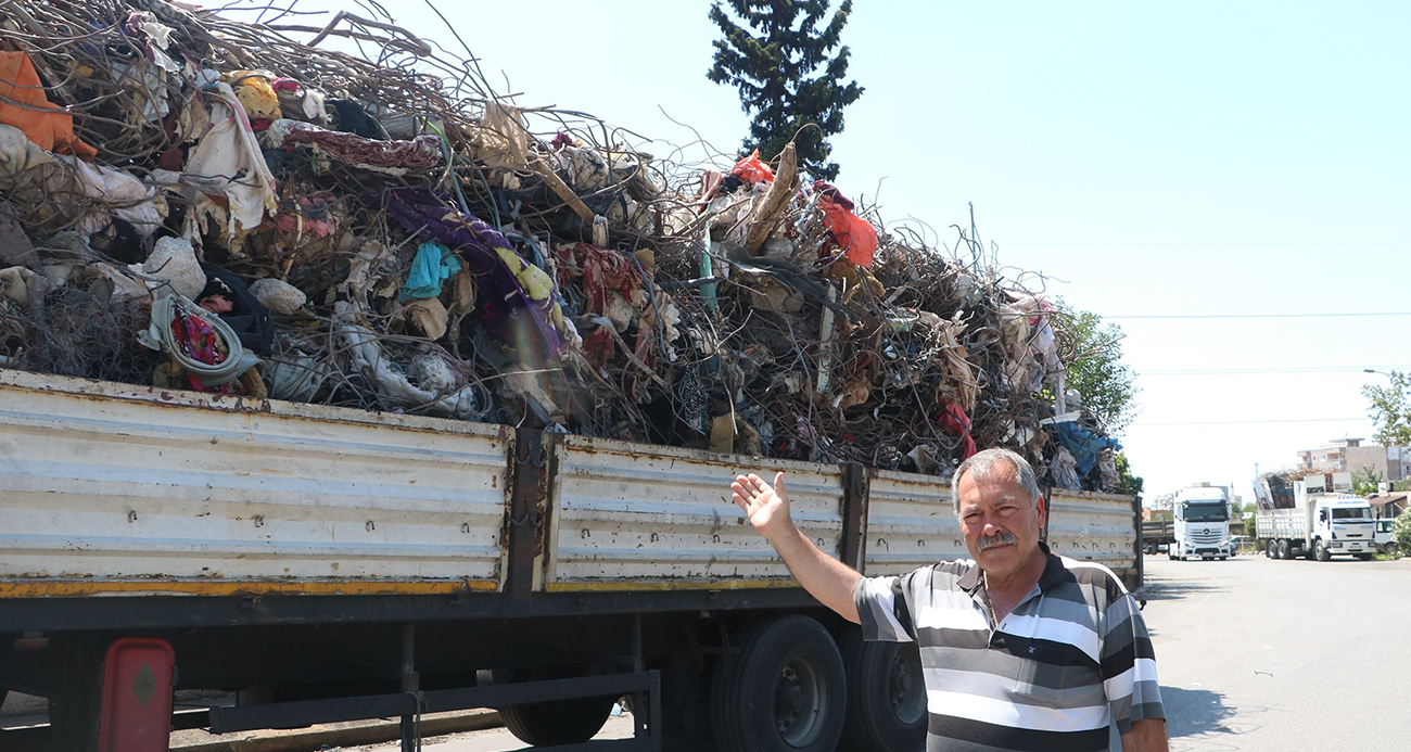 Enkazdan çıkarılan demirler yeniden ekonomiye kazandırılıyor