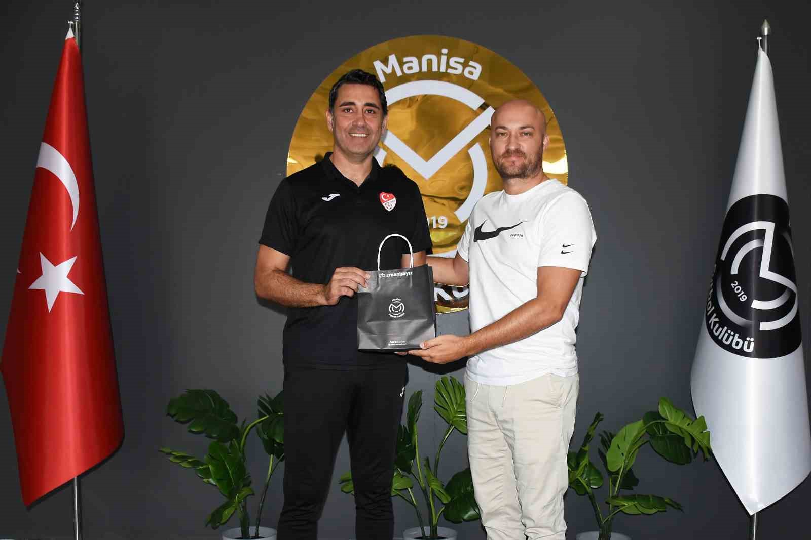 Manisa FK futbolcularına değişen kurallarla ilgili eğitim verildi
