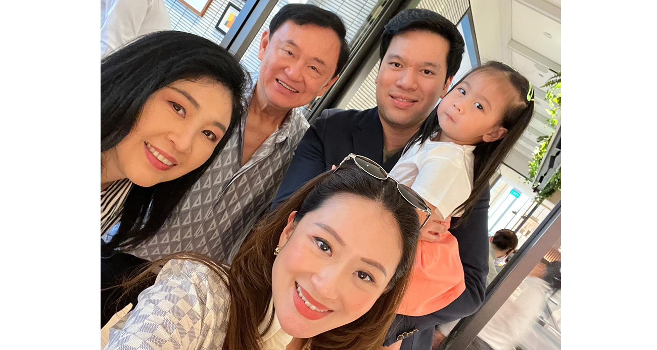 Tayland’ın sürgündeki eski Başbakanı Thaksin ülkesine dönüşünü erteledi