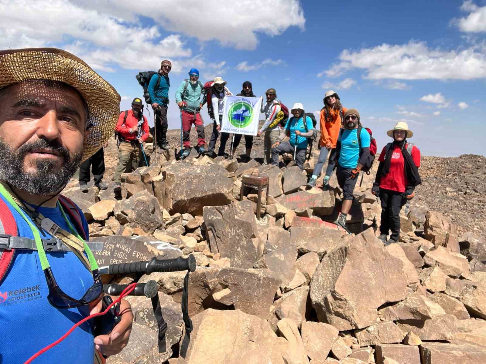 Küresel ısınmadan dolayı Süphan Dağı’ndaki birçok buzul eridi