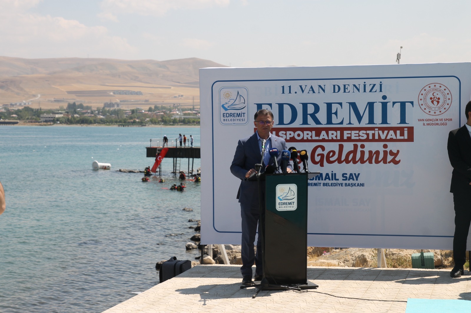 11. Van Denizi Edremit Su Sporları Festivali coşkuyla başladı