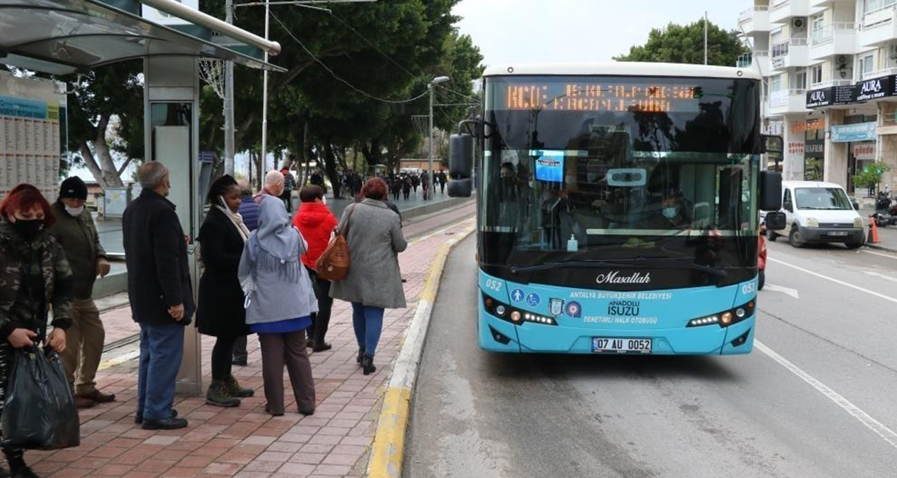 Antalya’da şoförsüz kalan toplu taşıma araçlarına dev afişler de çözüm olmadı