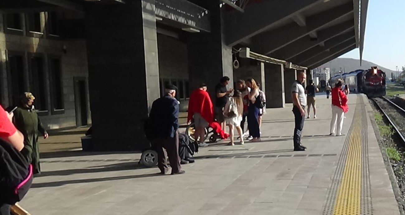 Kars’ta Doğu Ekspresi’ne yoğun ilgi
