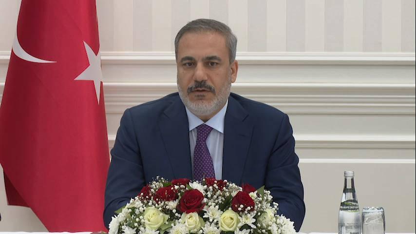 Irak’ta Bakan Fidan’a 120 yıllık Osmanlı kaması hediye edildi