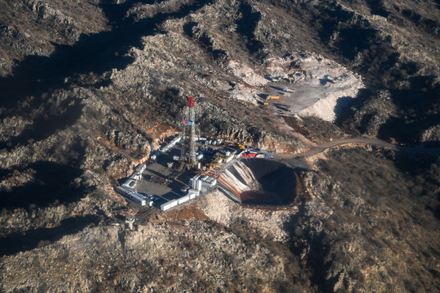 Enerji Bakanı Bayraktar'dan heyecanlandıran petrol açıklaması: Eylülde Van'da sondaj yapacağız