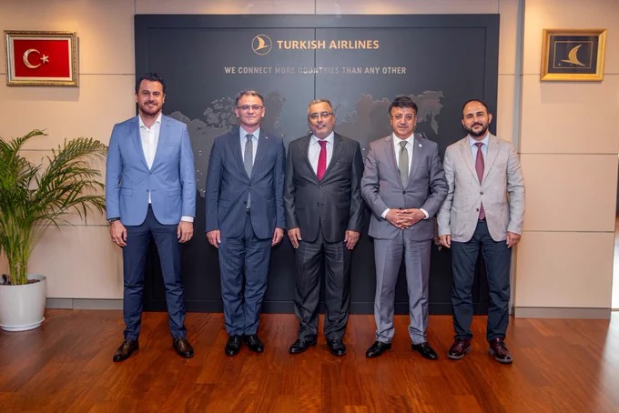 Van heyeti uçak seferleri için görüşme yaptı