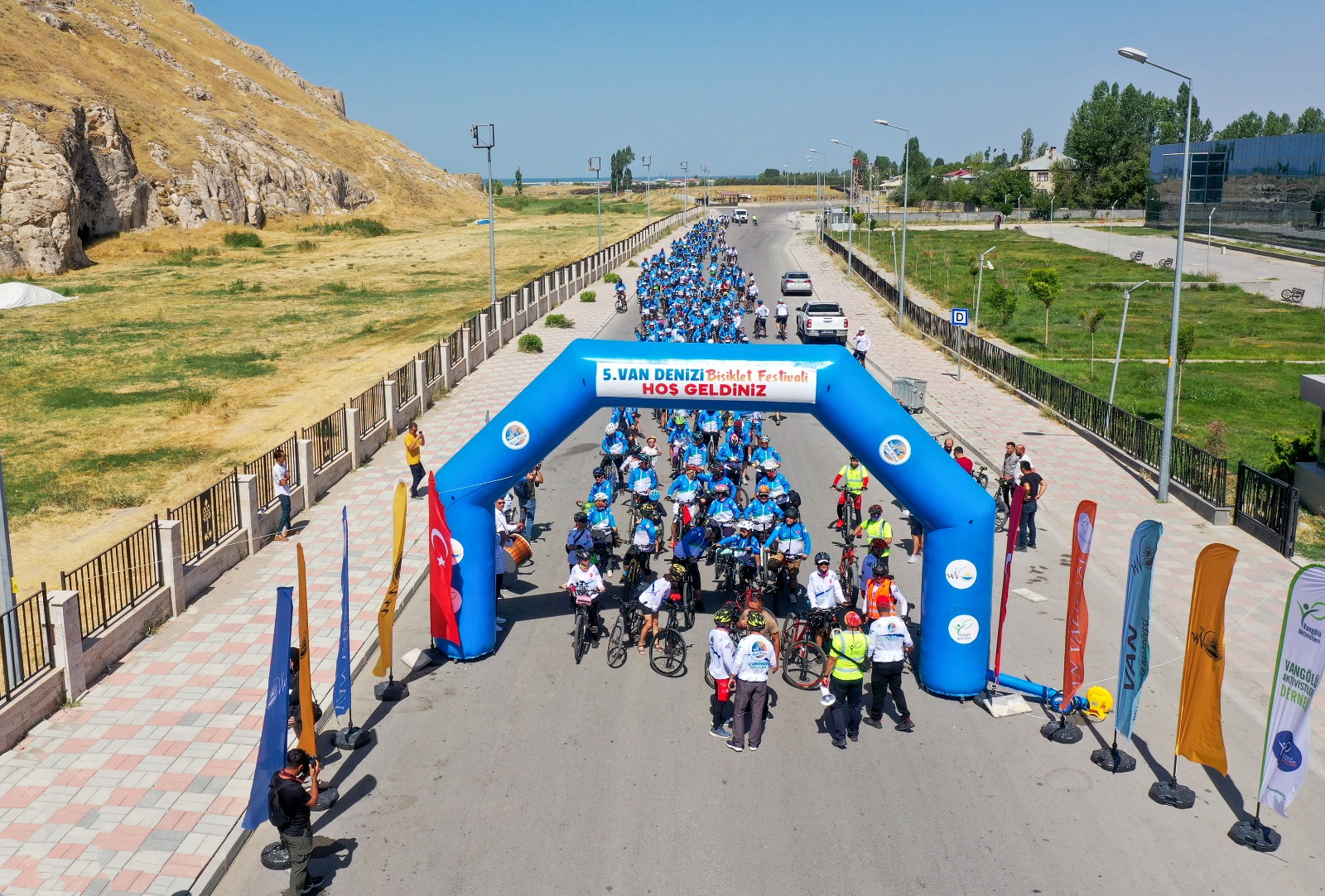 Van Denizi Bisiklet Festivali renkli görüntülerle başladı