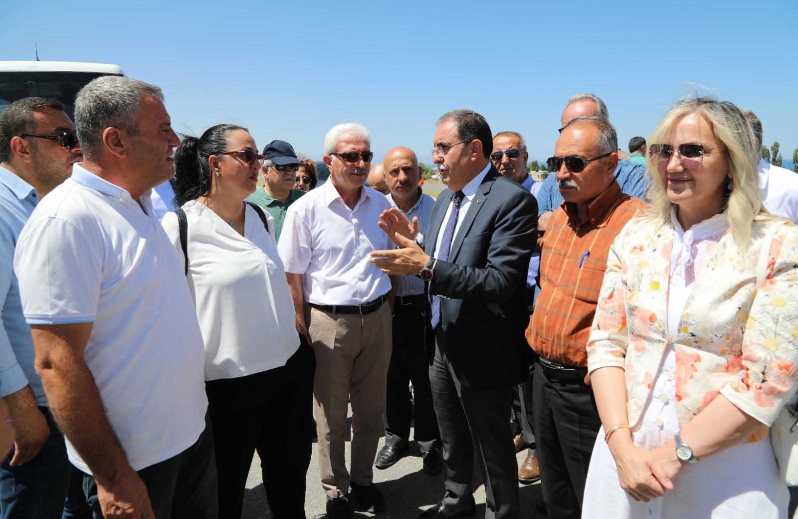 Mahalle muhtarları çevre yolunu gezdi