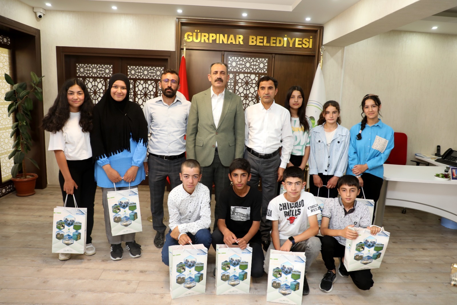 Başkan Tanış’tan LGS’de başarılı olan öğrencilere ödül