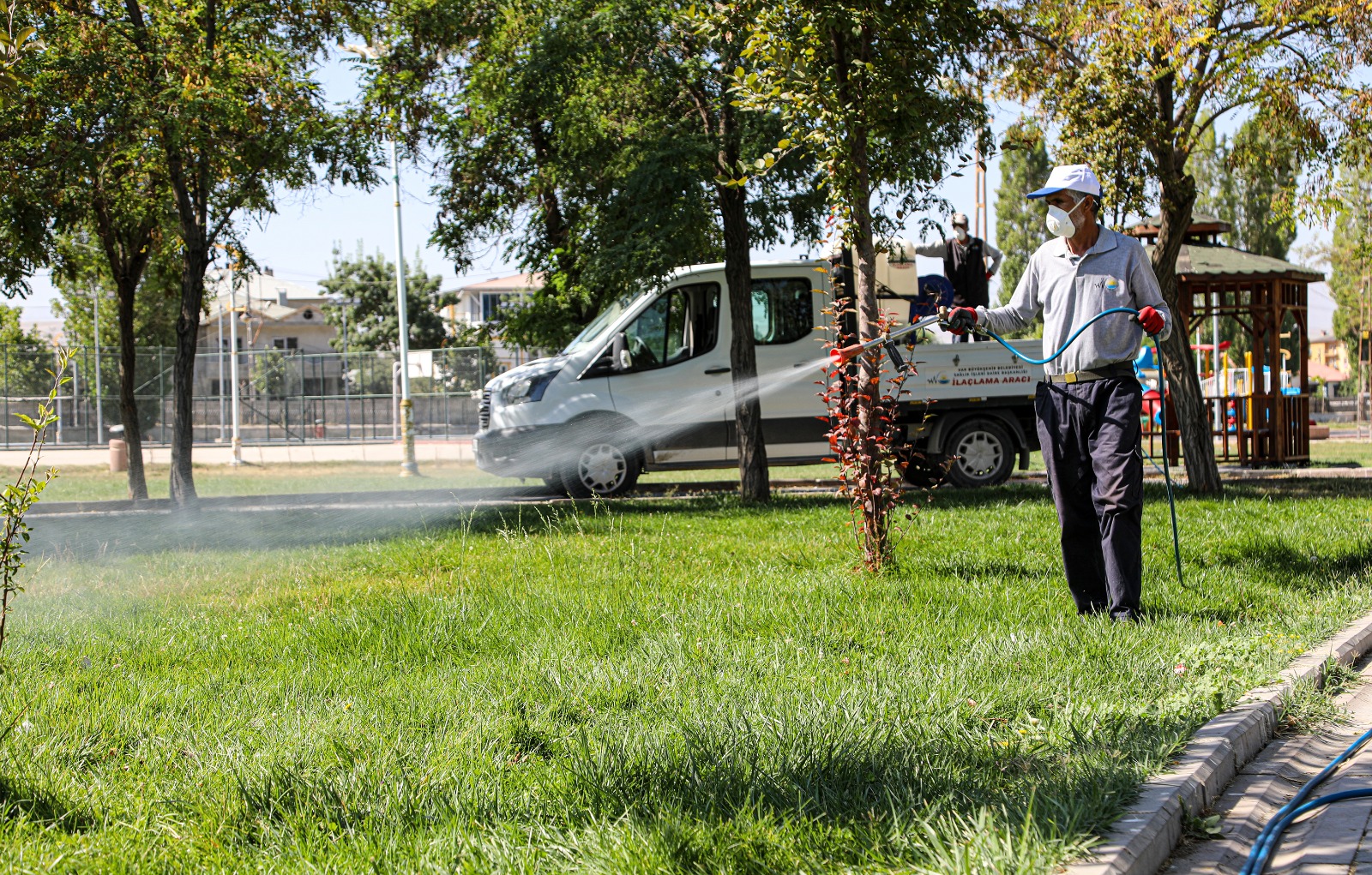 Van’da ilaçlama çalışmaları devam ediyor