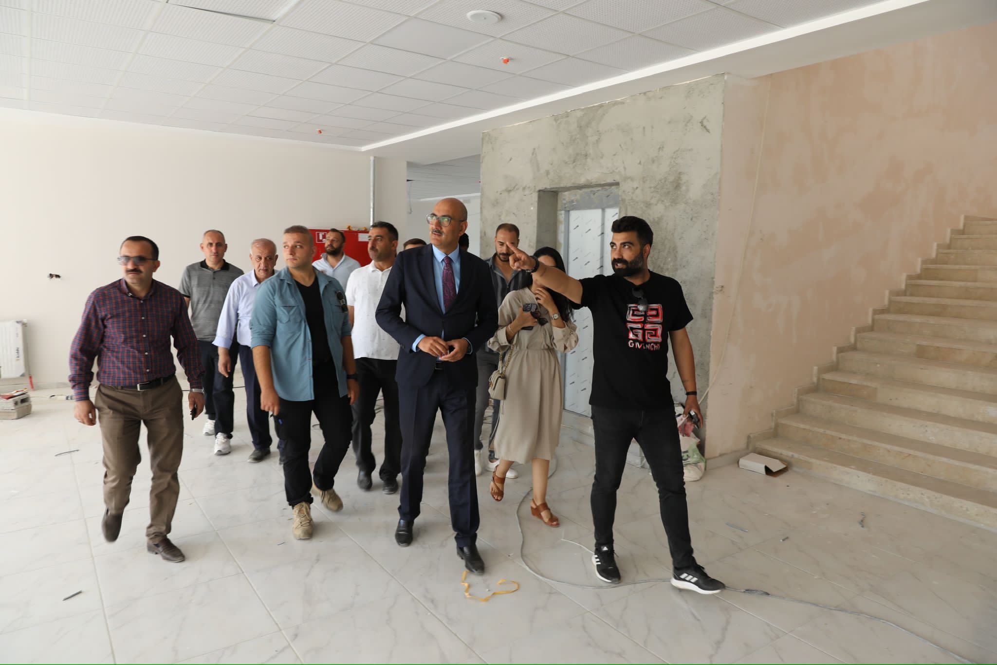 Başkan Vekili Aydın, ilçe halk kütüphanesi proje alanında incelemelerde bulundu